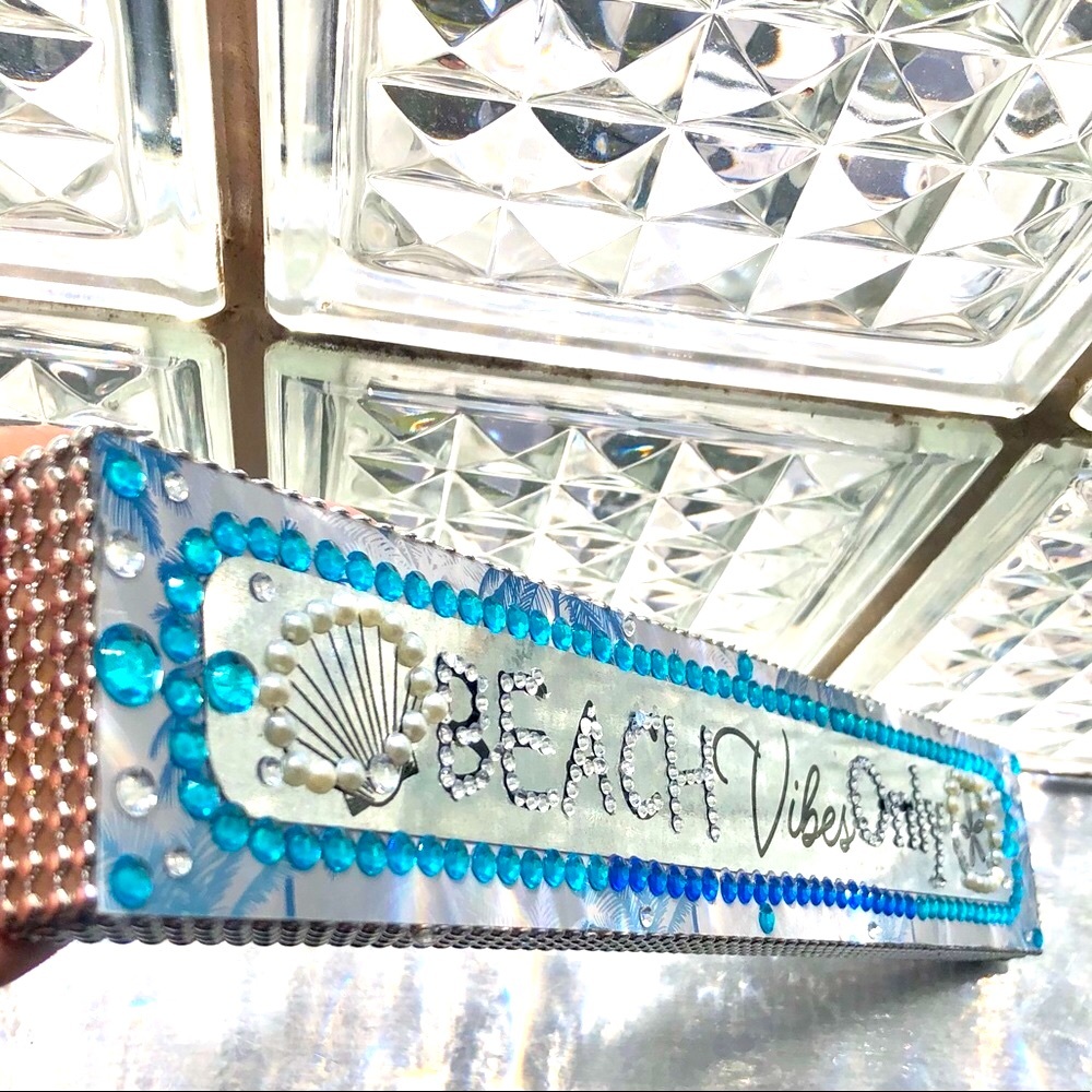 PLAQUE-ARTS & CRAFTS handcrafted embellished/bedazzled beachy vibe plaque/decor - Picture 3 of 8